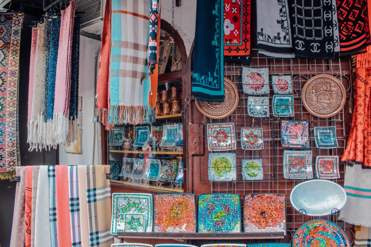 Backpacking Mostar old bazaar